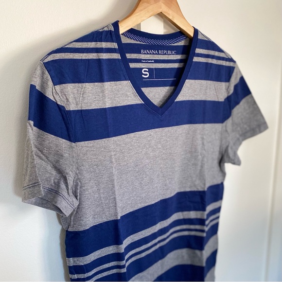BANANA REPUBLIC Striped V-Neck Tee Shirt - Picture 3 of 10